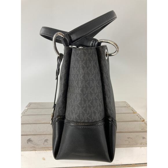 MICHAEL KORS, LARGE BLACK SIGNATURE  LEATHER SHOULDER BAG - Picture 6 of 16